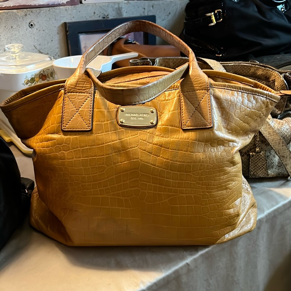 Gorgeous Leather Michael Kors Tote Bag